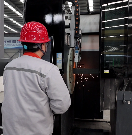 全自动激光切管机 (2).webp