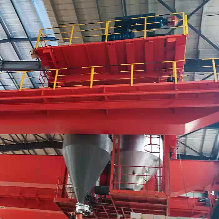 Anode baking furnace crane (FTM) with vacuum handling