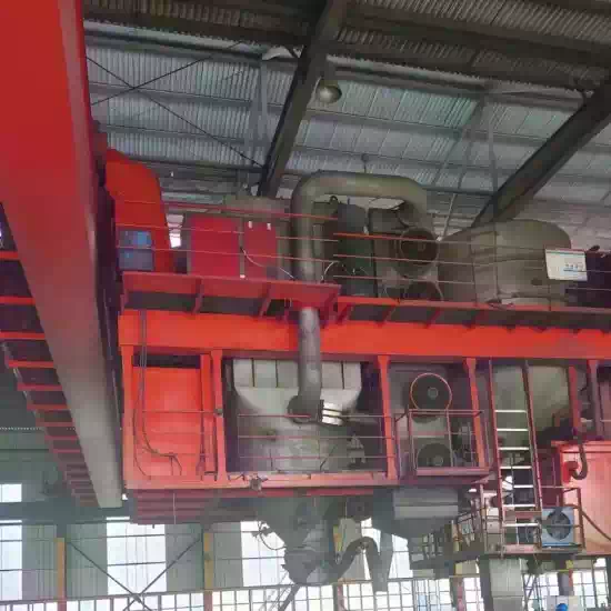 Suction unloading crane for roasting