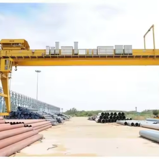 Adjustable span gantry crane for warehouses