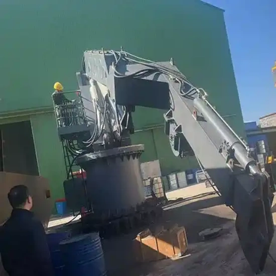 Hydraulic marine crane for ships
