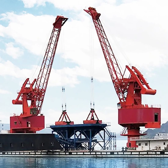 Mobile floating gantry crane for shipyards