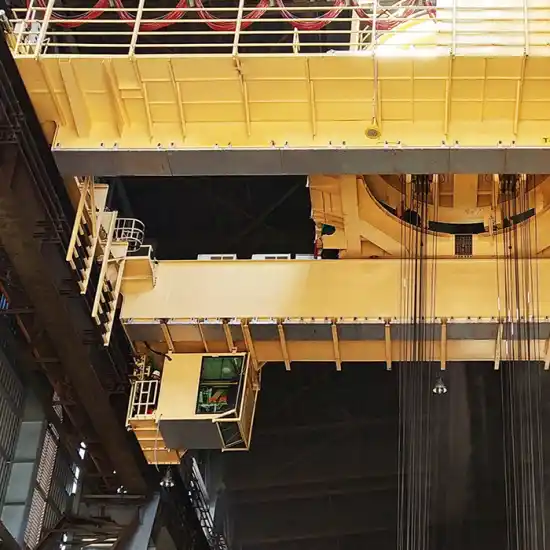 Automated rotary feeding crane with high precision