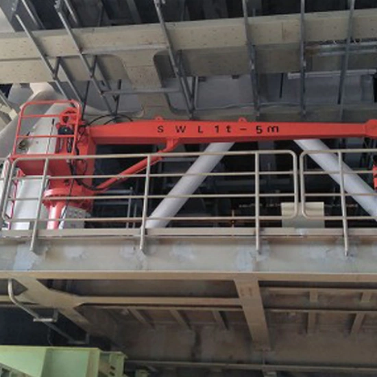 Ship hatch beam crane with secure load grip
