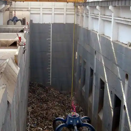 AI-powered grab crane for recycling plants - remote control