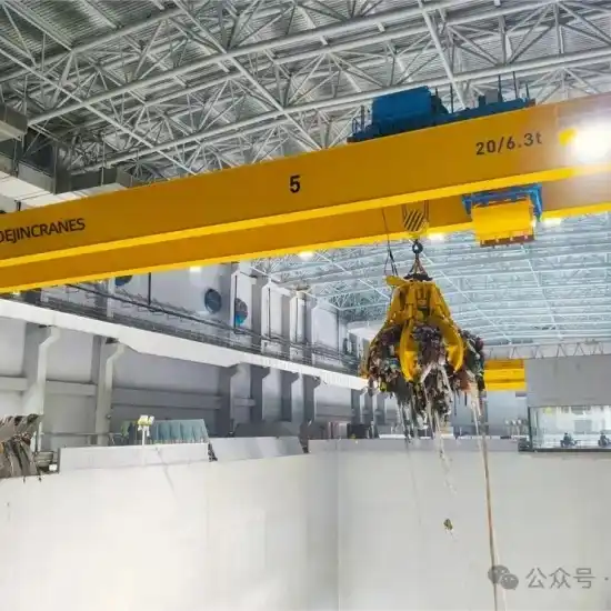 Automated garbage grab crane feeding a biomass boiler