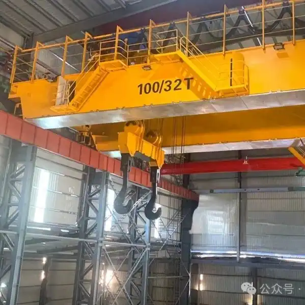 High-Capacity Foundry Crane Lifting Load