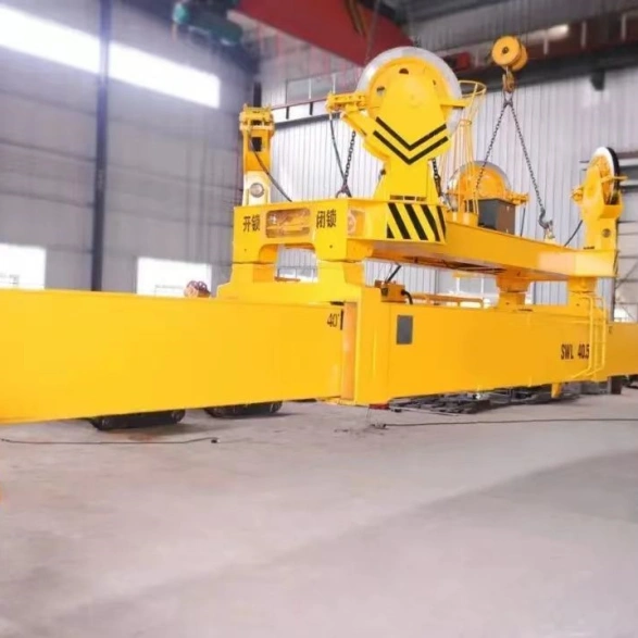 Port Crane Lifting Spreader in Operation Port Crane Lifting Spreader in Operation