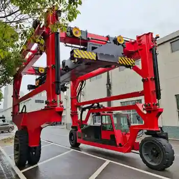 Three-Wheel Straddle Carrier
